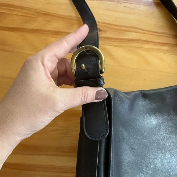 Vintage Coach Black Leather Shoulder Bag - Picture 2 of 13